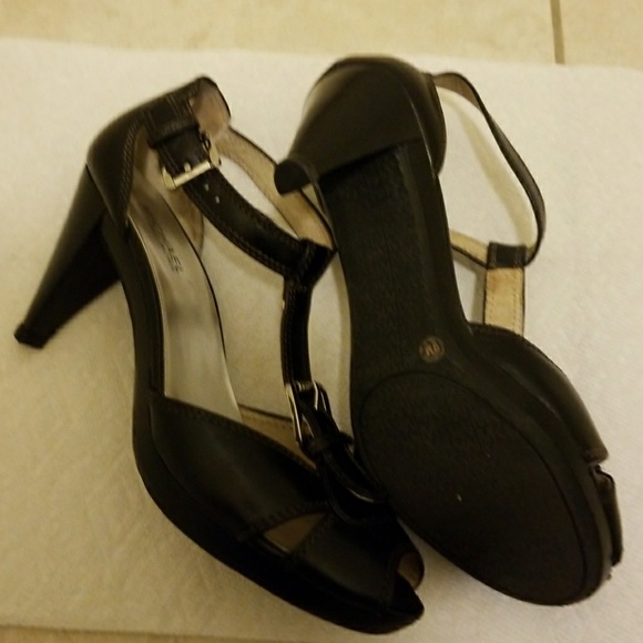 Michael Kors Black Shoes Size 9M - Picture 2 of 7